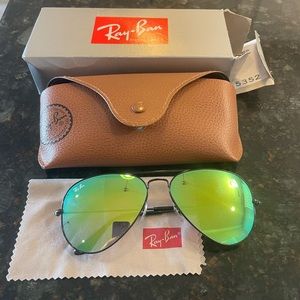 Women Ray Ban aviator sunglasses
